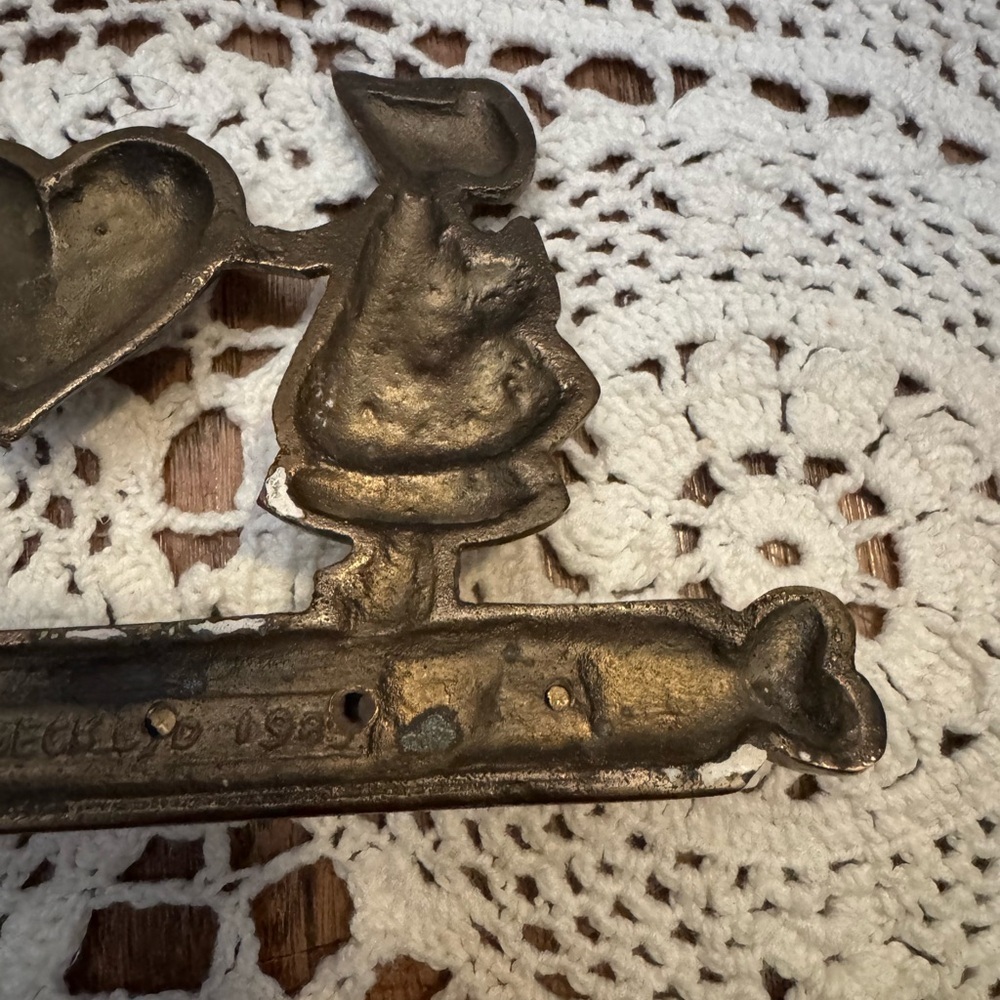 Vintage 80’s Brass Upper Deck Co Boy/Girl Country Heart Key Holder - Picture 7 of 9